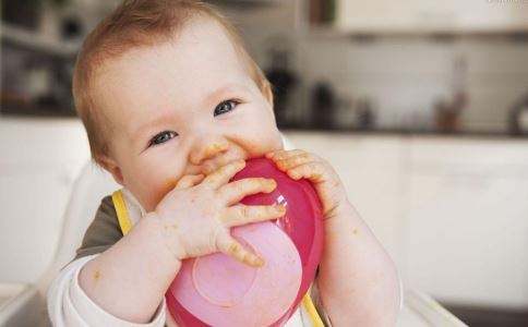 很多新手妈妈都不知道的秘密,揭秘小孩鹅口疮的4个消除方法