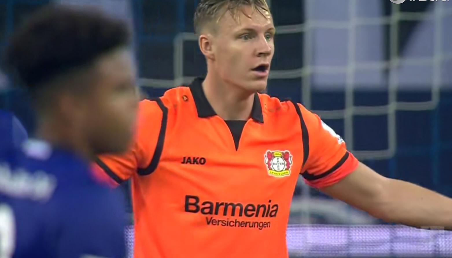 拜仁越位判罚,德甲裁判罚点球