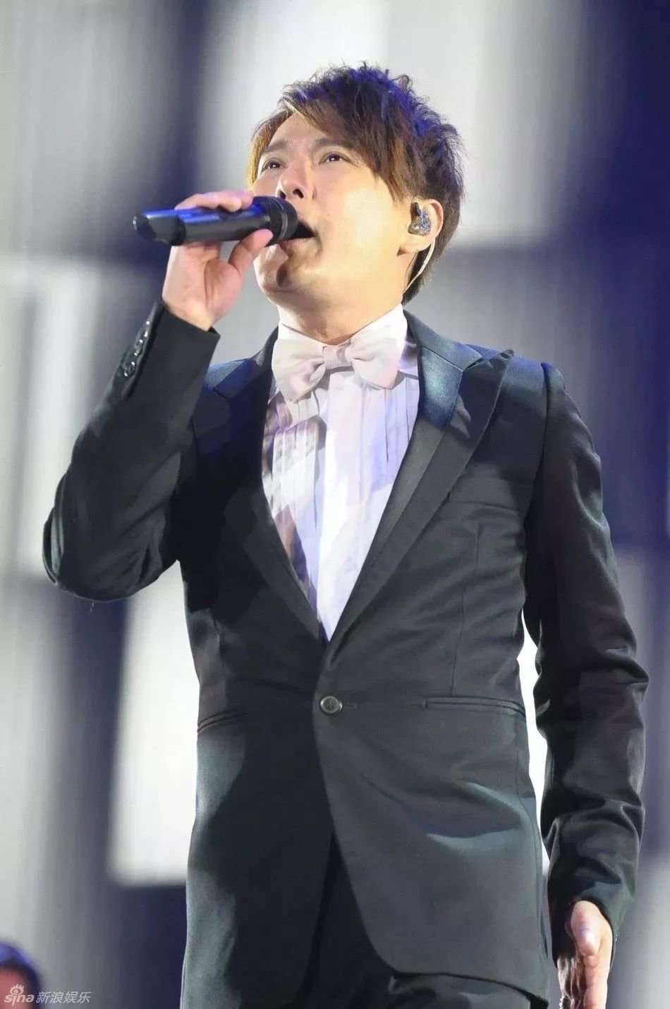 张信哲救猫,张信哲救人歌曲