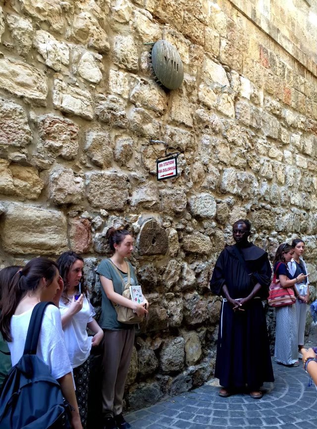 耶稣被钉死在十字架后来在哪里,耶稣被钉在十字架上之后的故事