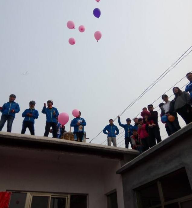 东阿小伙结婚,淮南小伙骑自行车接亲