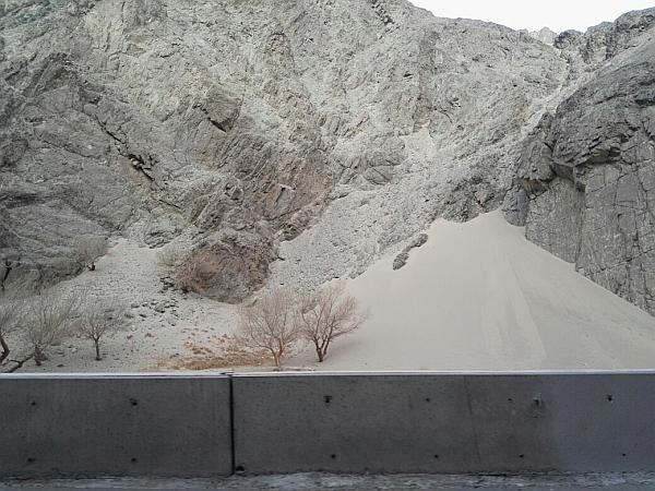 两位60岁老人去旅游,60后老俩口自驾穿越罗布泊无人区