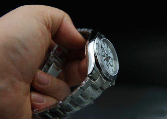 劳力士迪通拿戴着丢人吗,劳力士迪通拿金表是真的吗