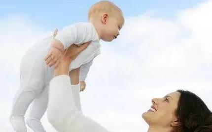 哺乳期病毒性发烧能哺乳吗,哺乳期发烧了还能继续喂奶吗