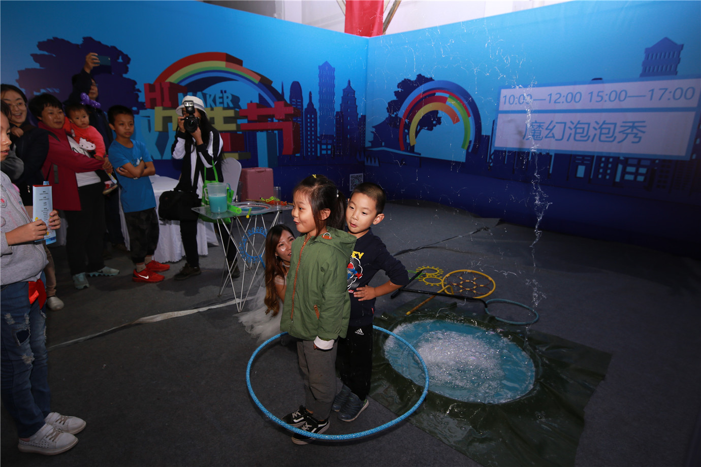 西安这个欢造节结束了熊孩子们还没有玩够