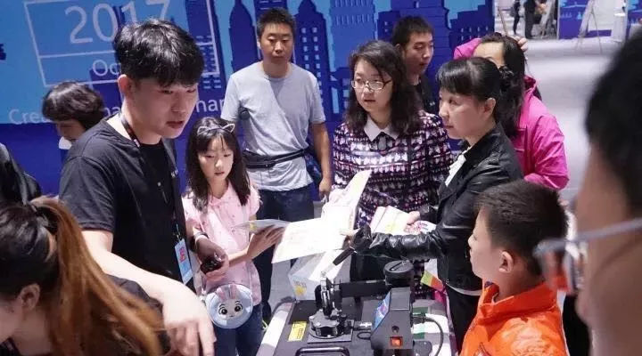 西安这个欢造节结束了熊孩子们还没有玩够