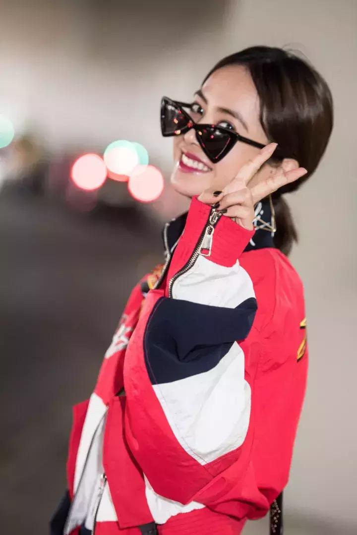 皮肤偏黑适合什么颜色口红显白,卡姿兰口红哪个色号显白显年轻