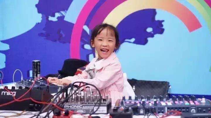 西安这个欢造节结束了熊孩子们还没有玩够