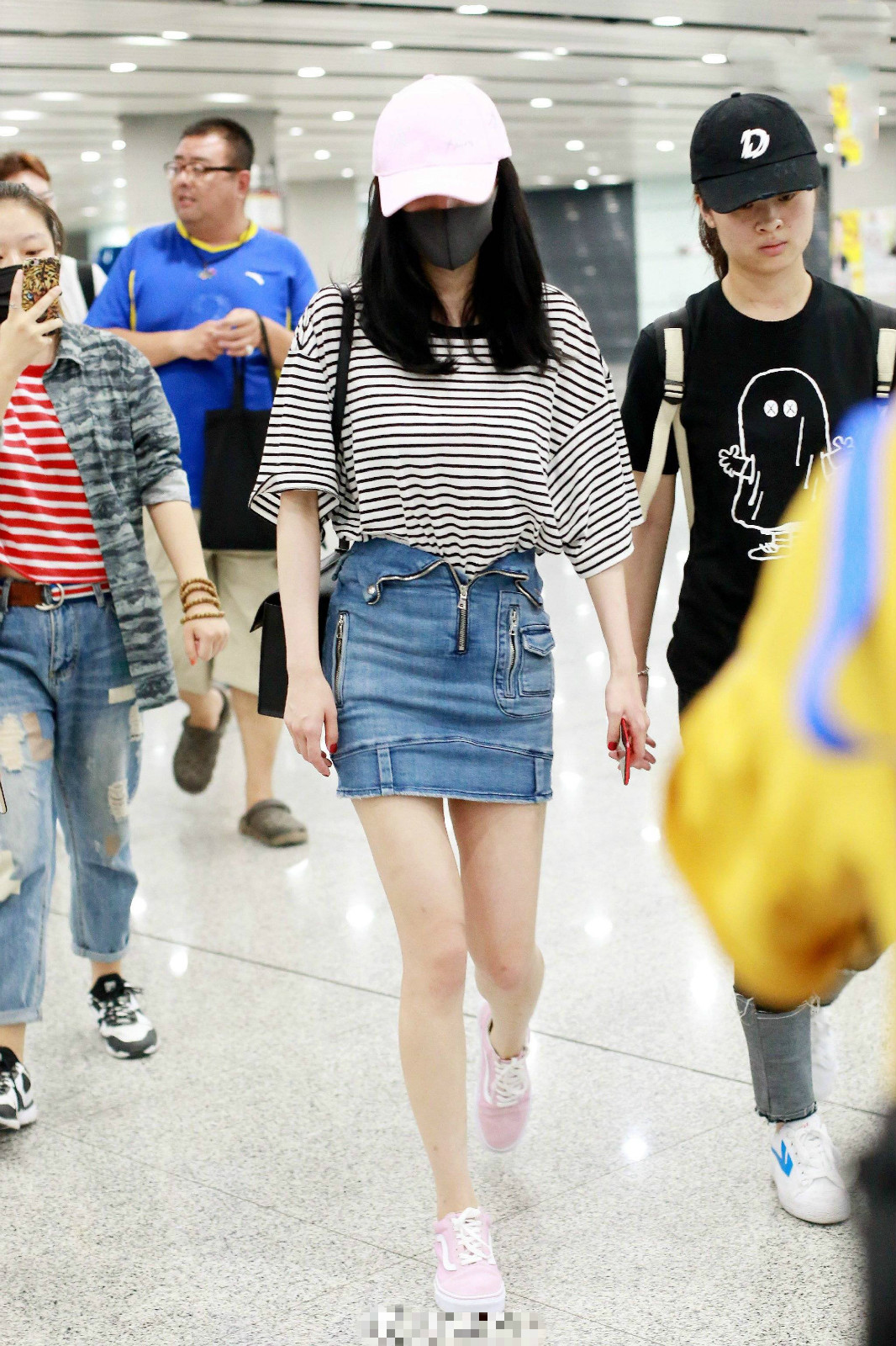 街拍杨幂唐嫣关晓彤,街拍女王杨幂的私服一定不能错过