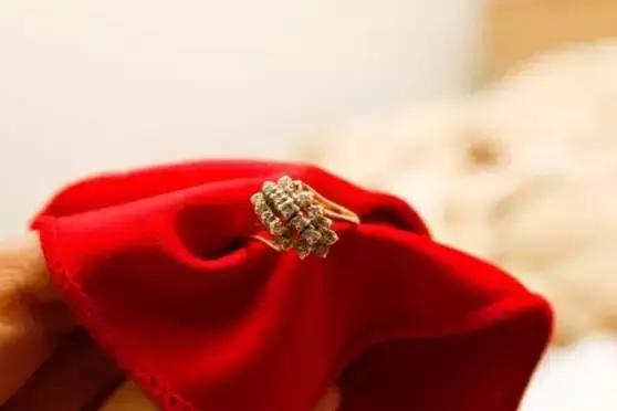 首饰脏了在家怎样清洗,首饰脏了怎么来清洗