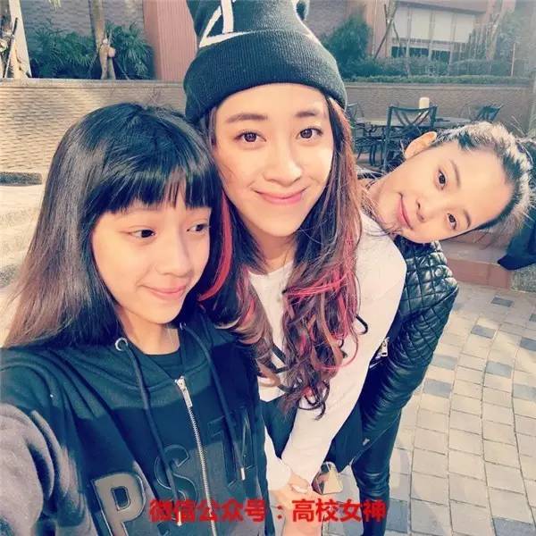 欧阳娜娜三姐妹颜值相差大,欧阳娜娜三姐妹一共几岁了