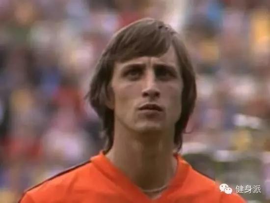 足球约翰克鲁伊夫,约翰·克鲁伊夫踢球风格