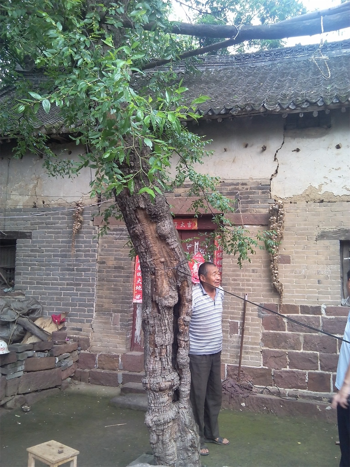 穷人捐钱的一生经典故事,穷人赚钱富人花钱的本质