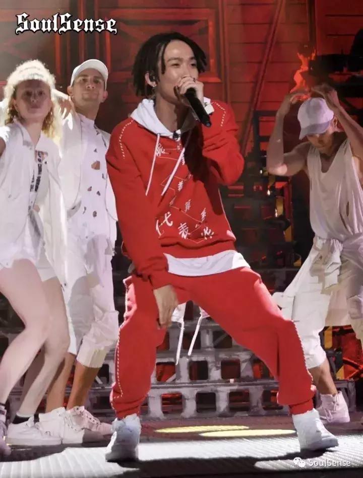 从《中国有嘻哈》rapper的服饰，看2017秋季服饰搭配