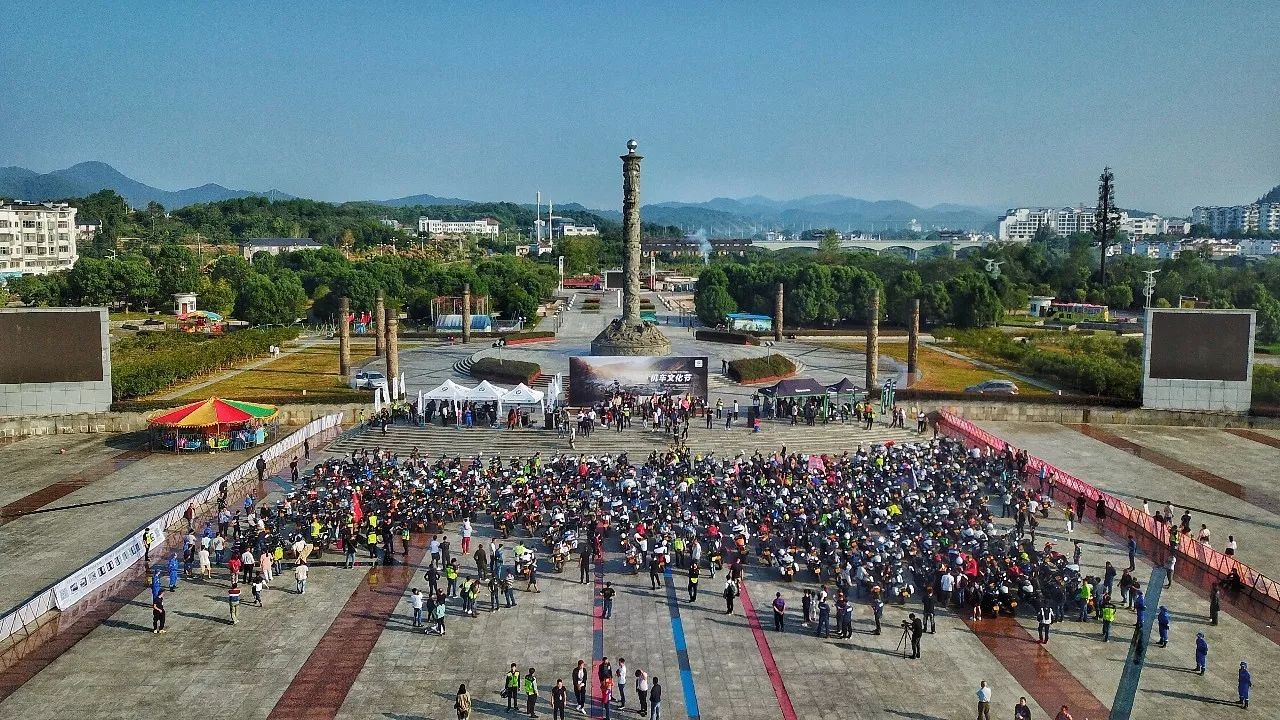 「国庆第7天」婺源又一大事发生，500铁骑进村赏秋