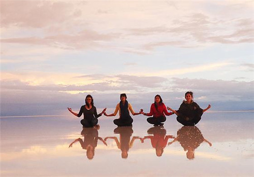 pvc瑜伽垫和nbr瑜伽垫比较,便携式瑜伽垫和大的瑜伽垫哪个好