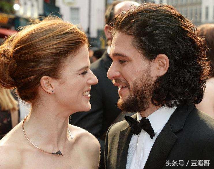 权力的游戏中琼恩为什么要杀女王,权力的游戏琼恩为什么是最强王者