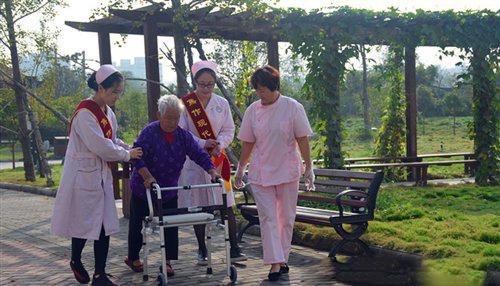 卫生院支部中秋慰问孤寡老人,春节前夕慰问孤寡老人养老院活动