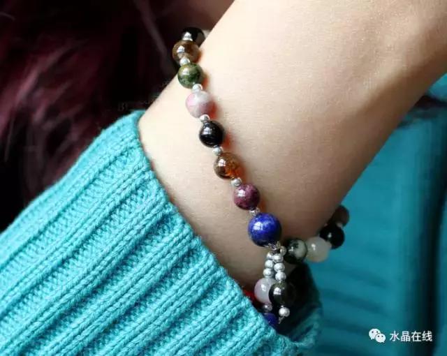 戴天然水晶功效是什么样的,戴纯天然水晶的利弊