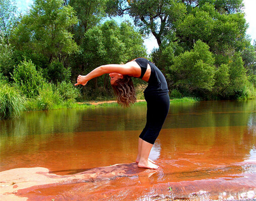 治妇科病的瑜伽动作女性练瑜伽的好处