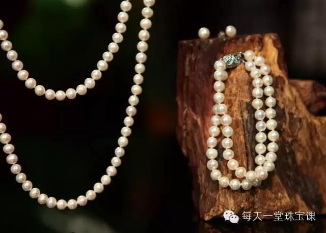 珍珠刚开始是硬的还是软的,珍珠一开始是圆的吗