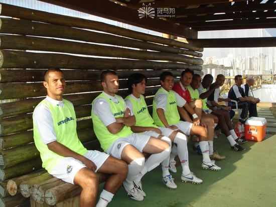 跑火车遇到的怪事,奇葩足球场