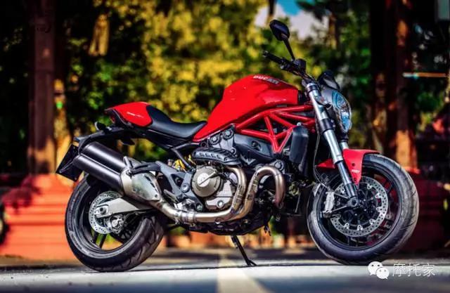 杜卡迪82118款和19款差别,大魔鬼摩托车杜卡迪经典款