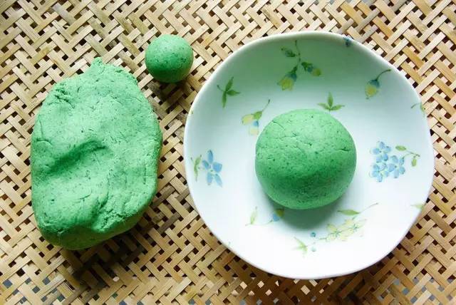 赶在清明之前，为自己做一只青团|一切时节皆与故土食物相关