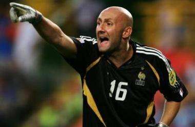 你认为当今足坛哪些球员堪称全能,世界现任十大门将排行榜