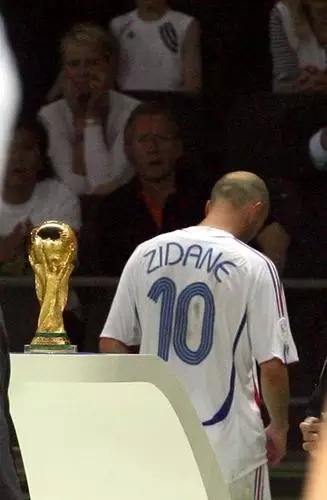 梅西和c罗两个人将足球推向顶峰,梅西c罗历史对决了几次