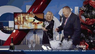 起泡酒三种开法,起泡酒怎么打开才会喷射