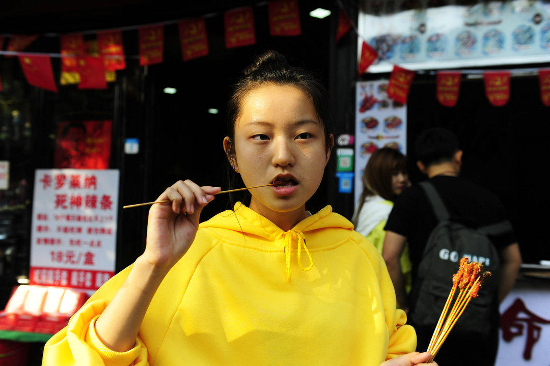 路边炸串1元4串,街头卖5元20串夺命炸串视频