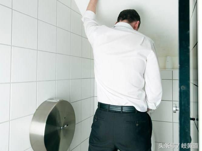 男子总是憋不住尿裤子,中医有办法