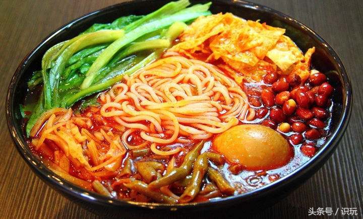 嗦粉广西螺蛳粉,广西当地人喜欢的螺蛳粉