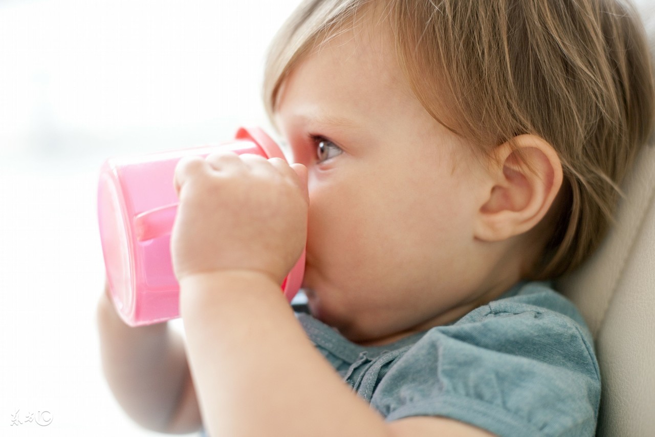 宝宝不接受配方奶粉怎么办,婴儿不喝奶粉一招教你搞定