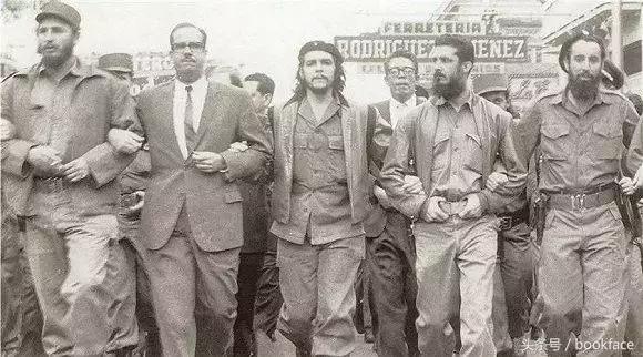 被印在衣服上次数最多的他,身中9枪而死,死后还被砍下双手