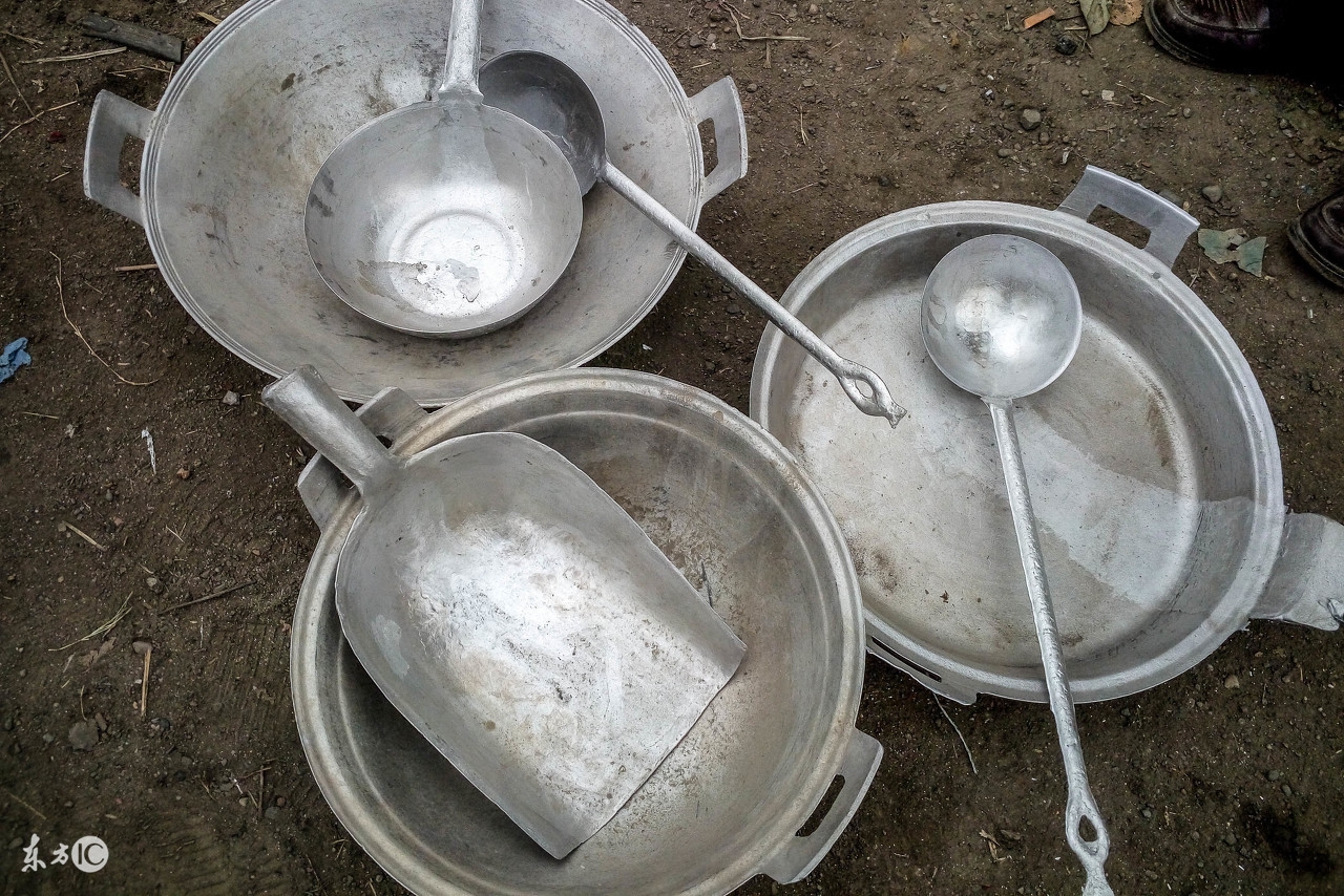 新买的锅没洗直接食用会中毒吗,家中常用的这几种锅竟含有毒物质