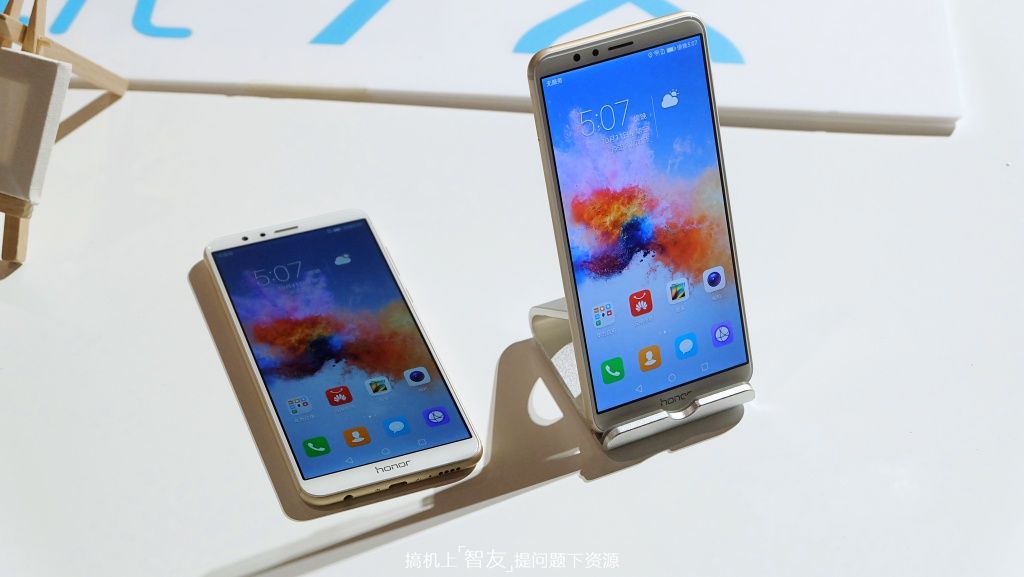 大屏更好用荣耀畅玩7x售价1499元,全面屏荣耀畅玩7x有几种颜色