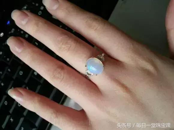 怎样挑选黑欧泊和白欧泊,如何挑选欧泊