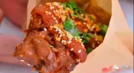 原汁原味的烤猪蹄,用一餐热腾腾的美食迎接冬至