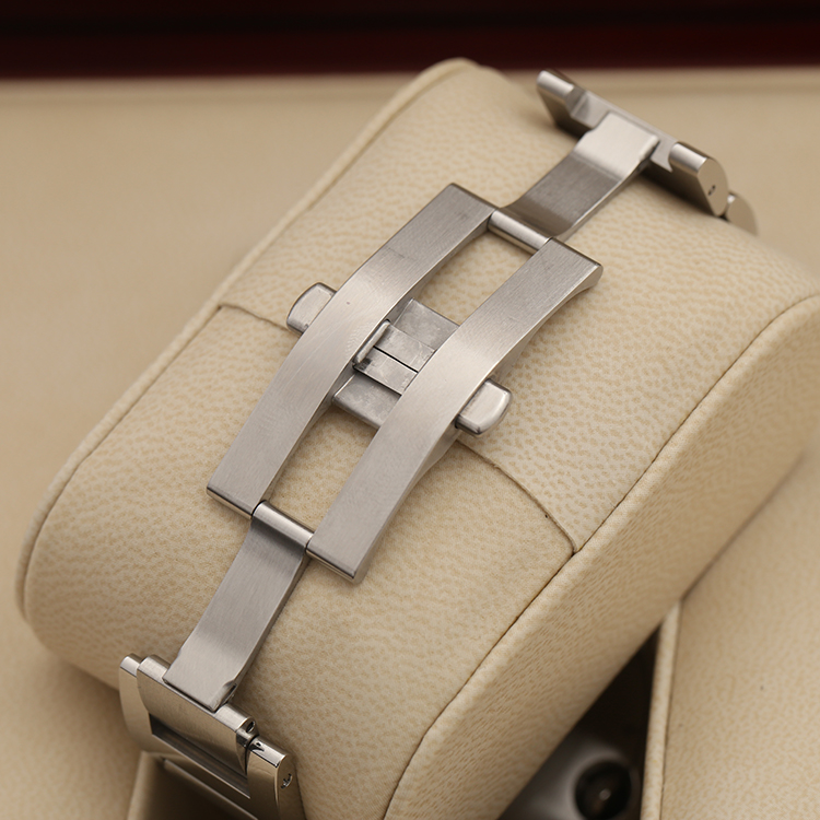 简约的风格也是成功男士的选择卡地亚CARTIER蓝气球W69012Z4