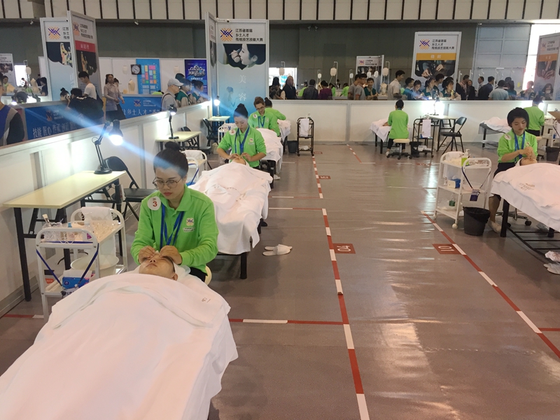 与国际接轨的美容化妆比赛是啥样的？