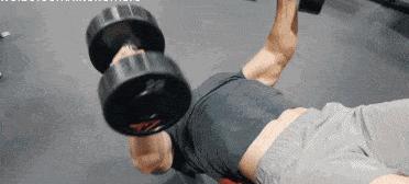 练胸肌的几个哑铃动作,哑铃练下胸肌最基本动作