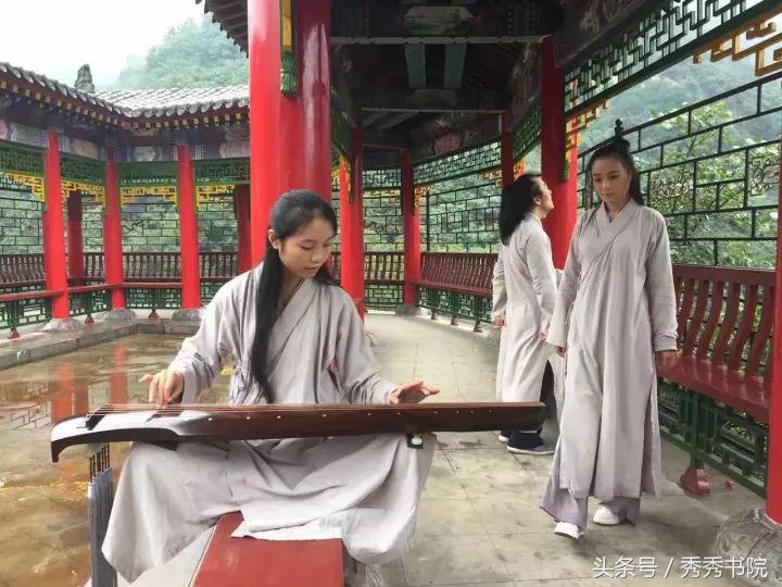 姑娘，你这么优雅，请问师从何处？