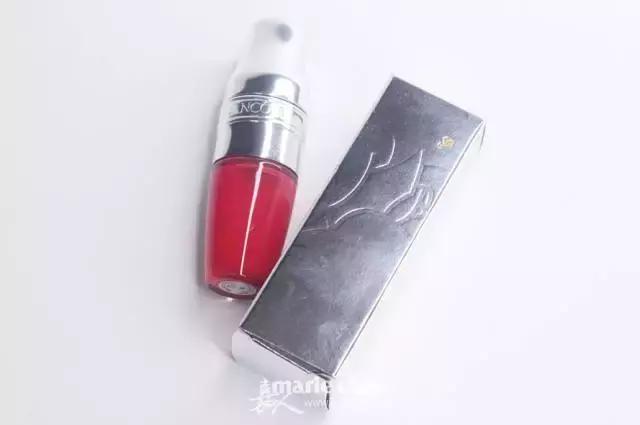 就用30块钱狂收当季爆款彩妆，“带货”女王们的梳妆台超魔性！