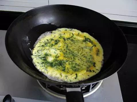 用艾草洗头怎么感觉头皮痛,用艾草水洗头头痒的原因