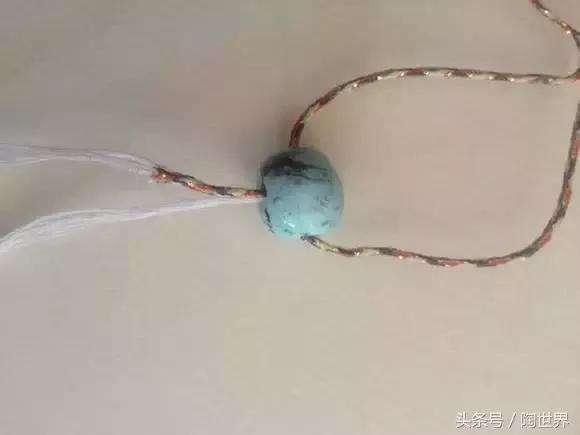 手串没有弹绳断了怎么再串起来,手串盘着突然断了在哪里重新穿