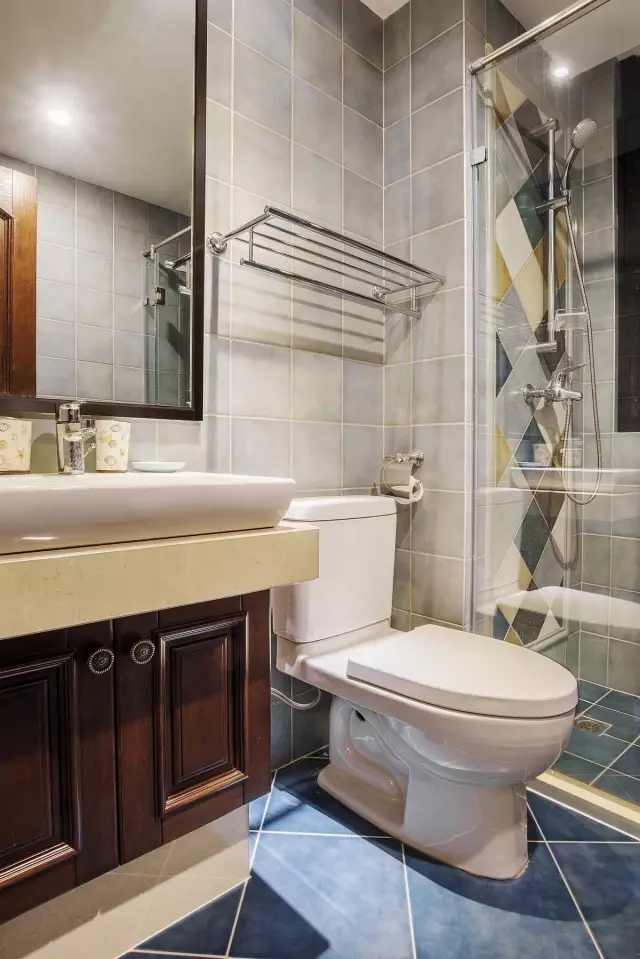 昆明贝壳粉美式装修效果图,昆明135平层轻奢美式装修