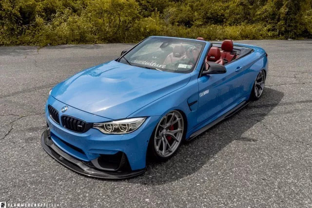 改装的宝马m4直接趴在地上了,普通的宝马m4可以开敞篷