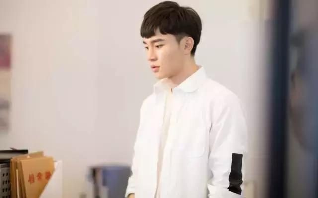 迷弟常见，腿这么长的迷弟不常见